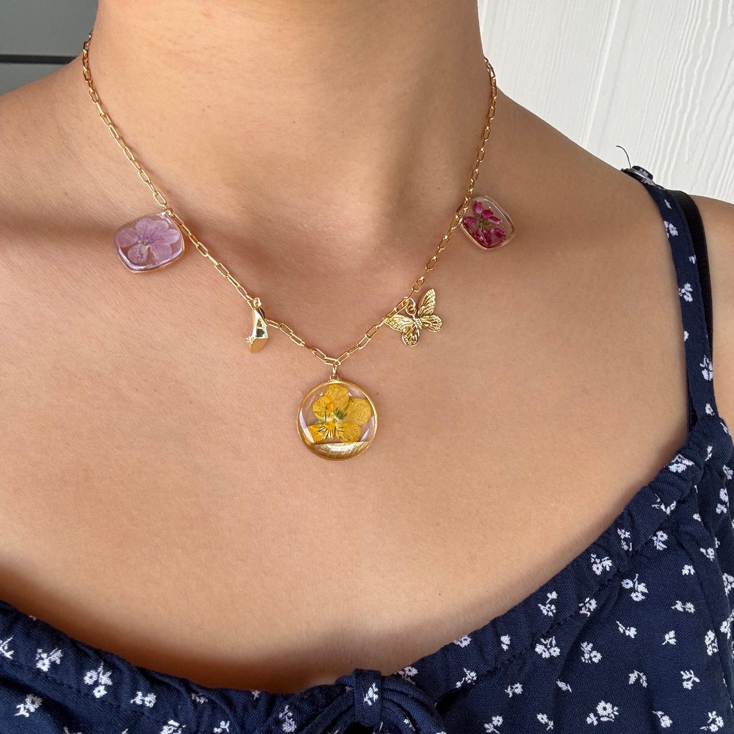 Cute flower garden themed Necklace