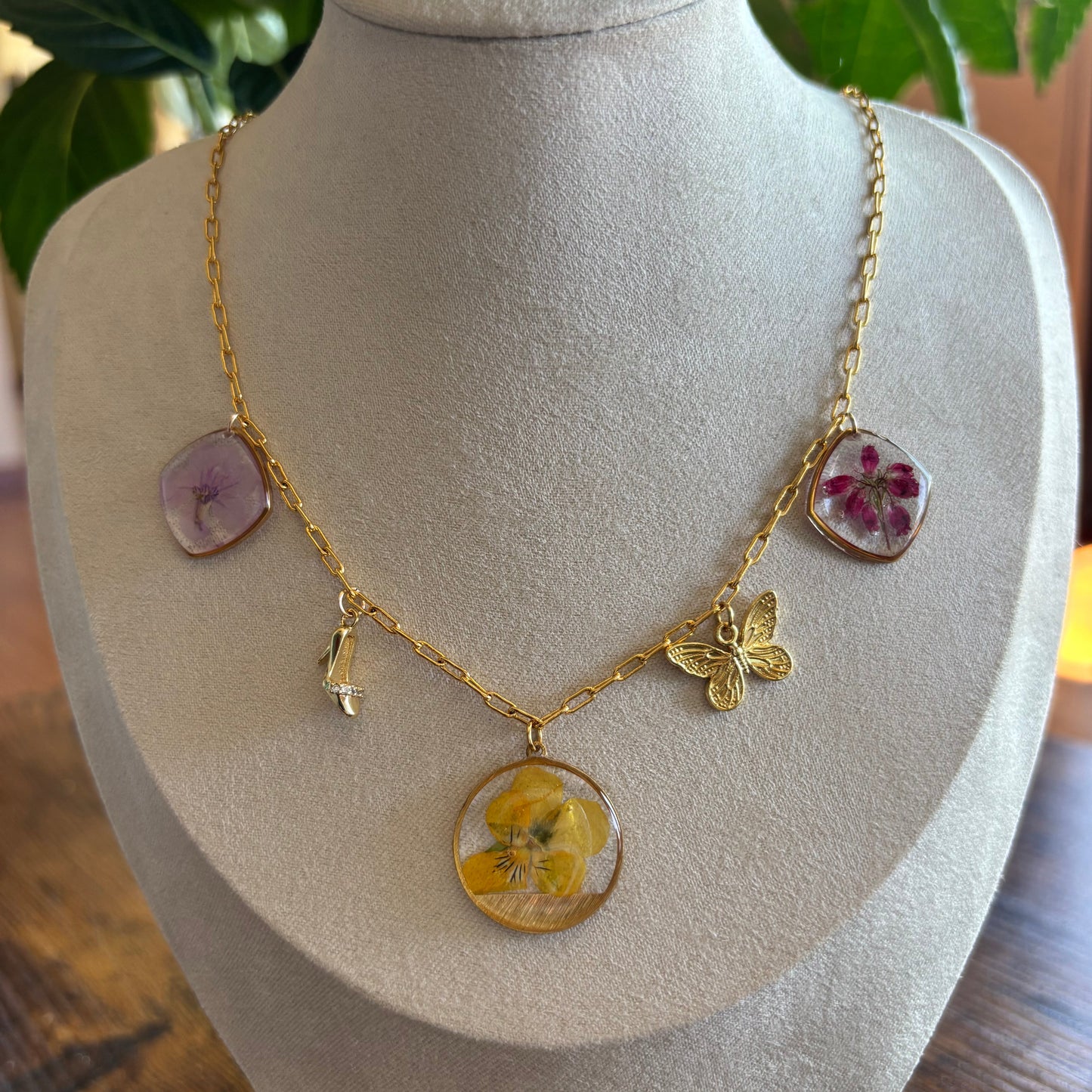 Cute flower garden themed Necklace