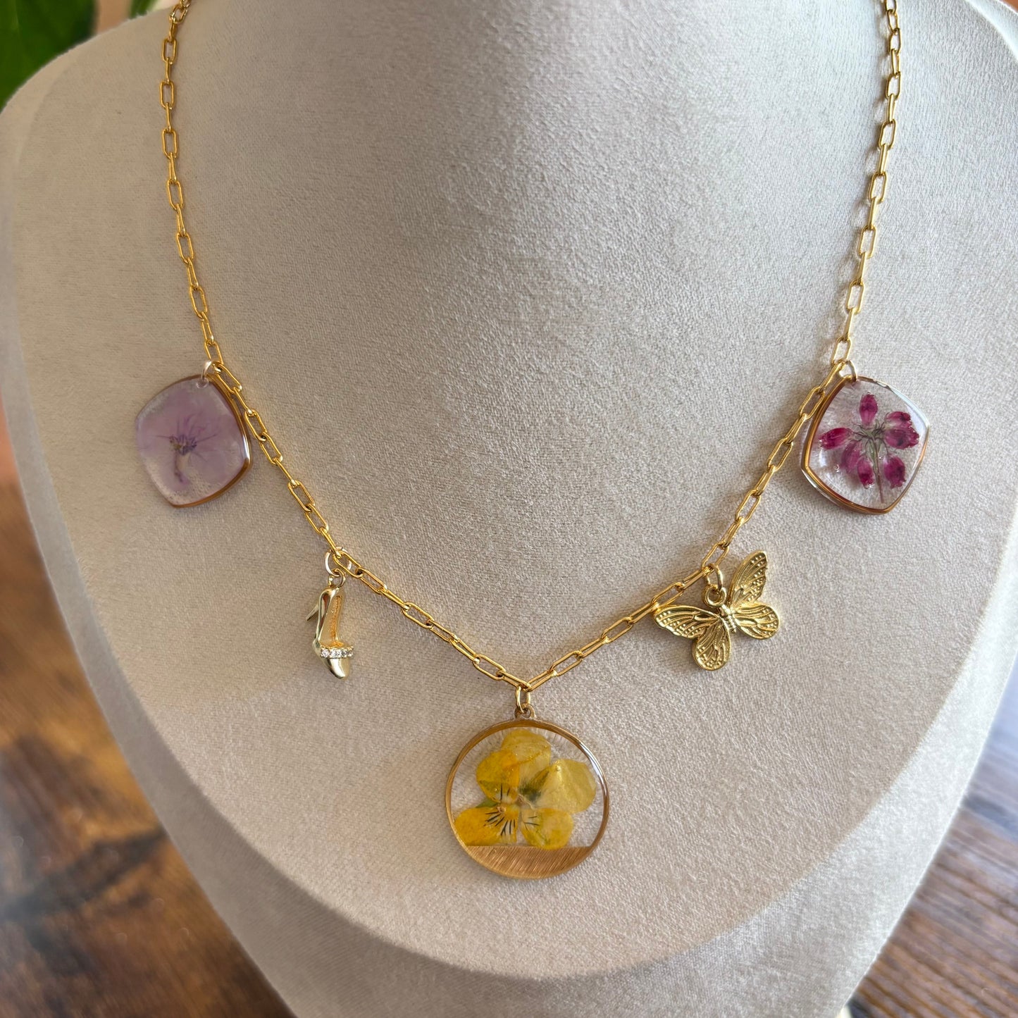 Cute flower garden themed Necklace