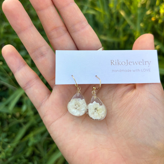Pearl flowers mini tear drop earrings