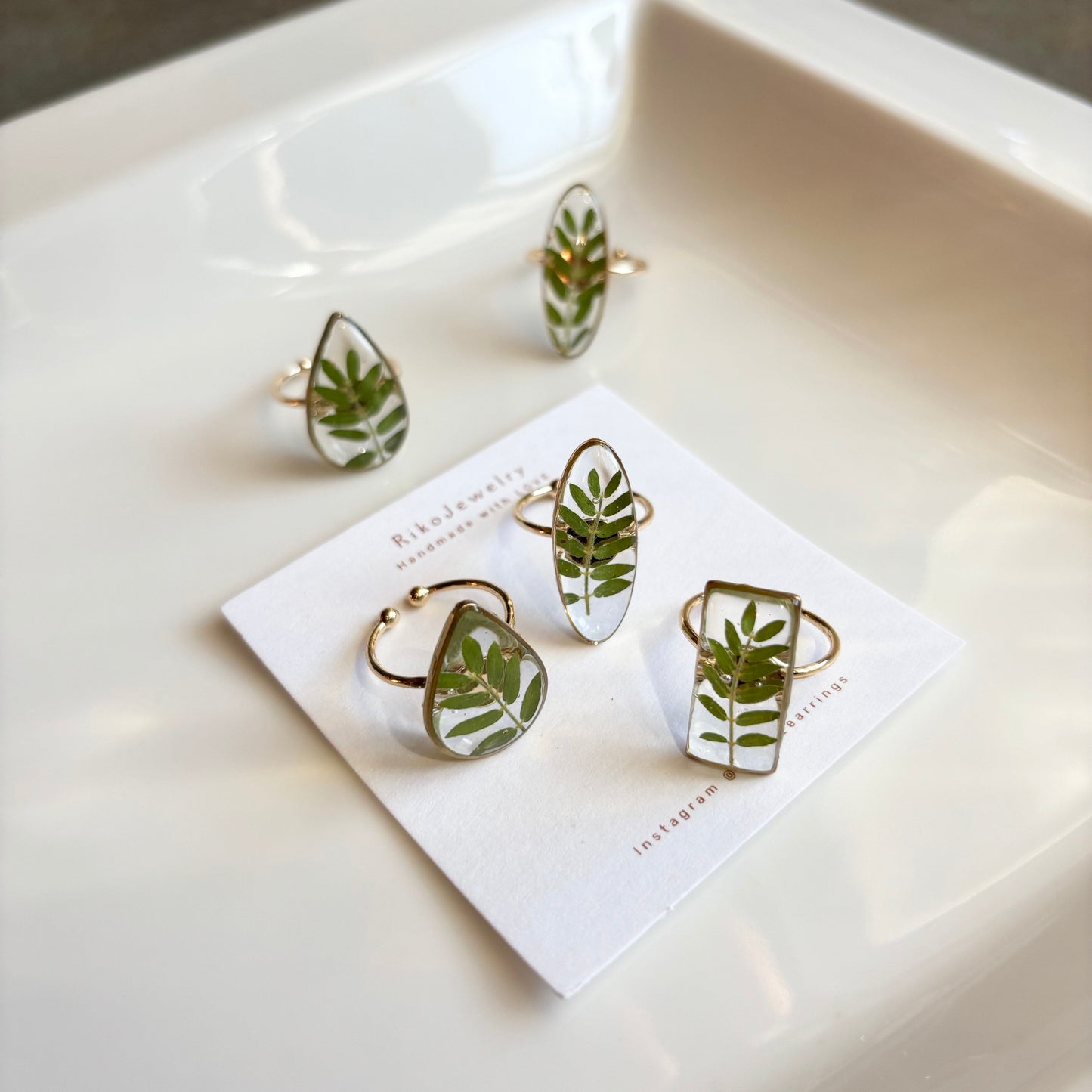 Pressed green leaf Ring