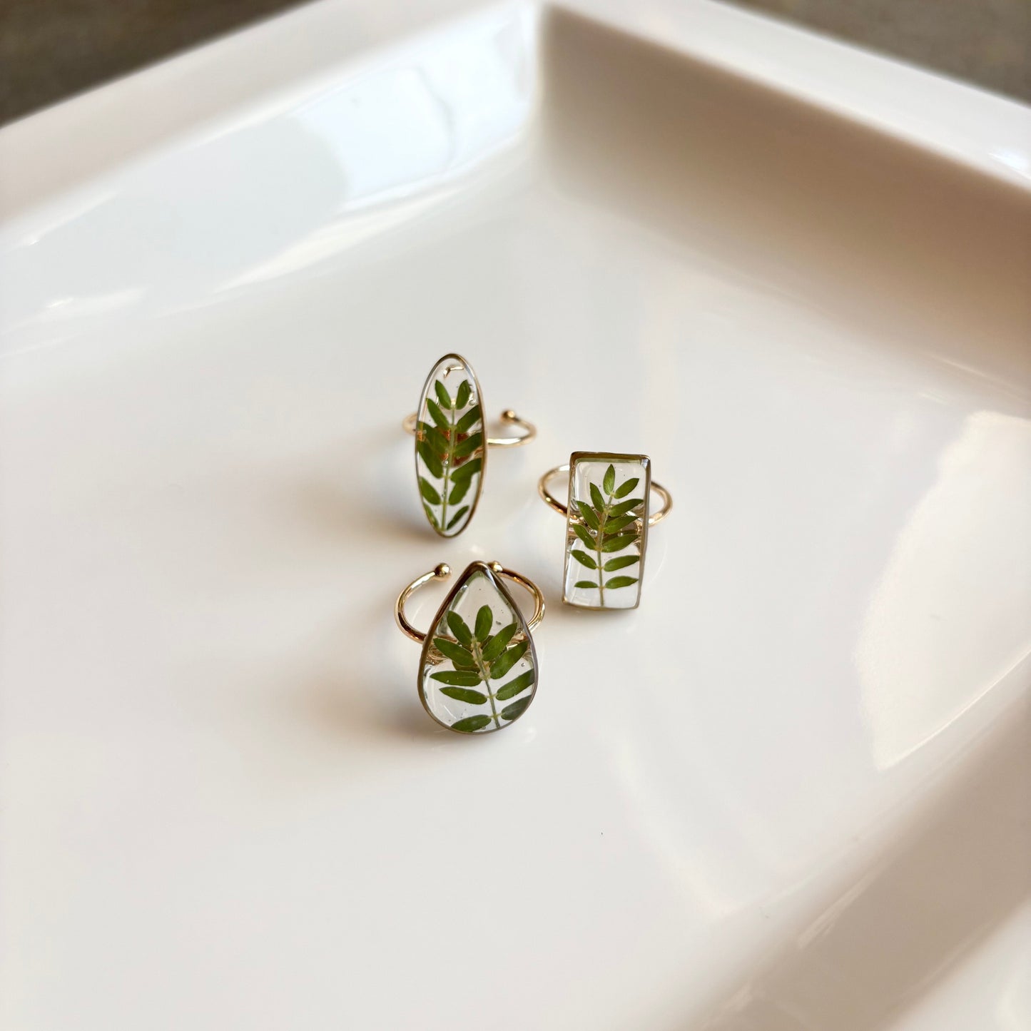 Pressed green leaf Ring