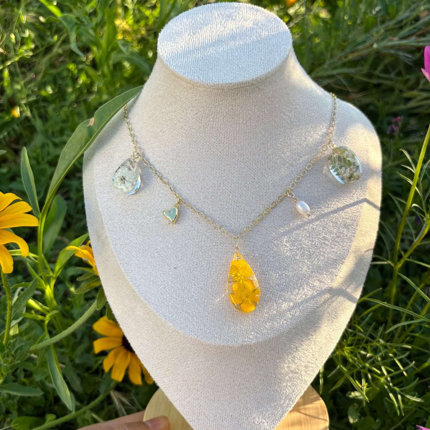Bulbous buttercup flower garden necklace