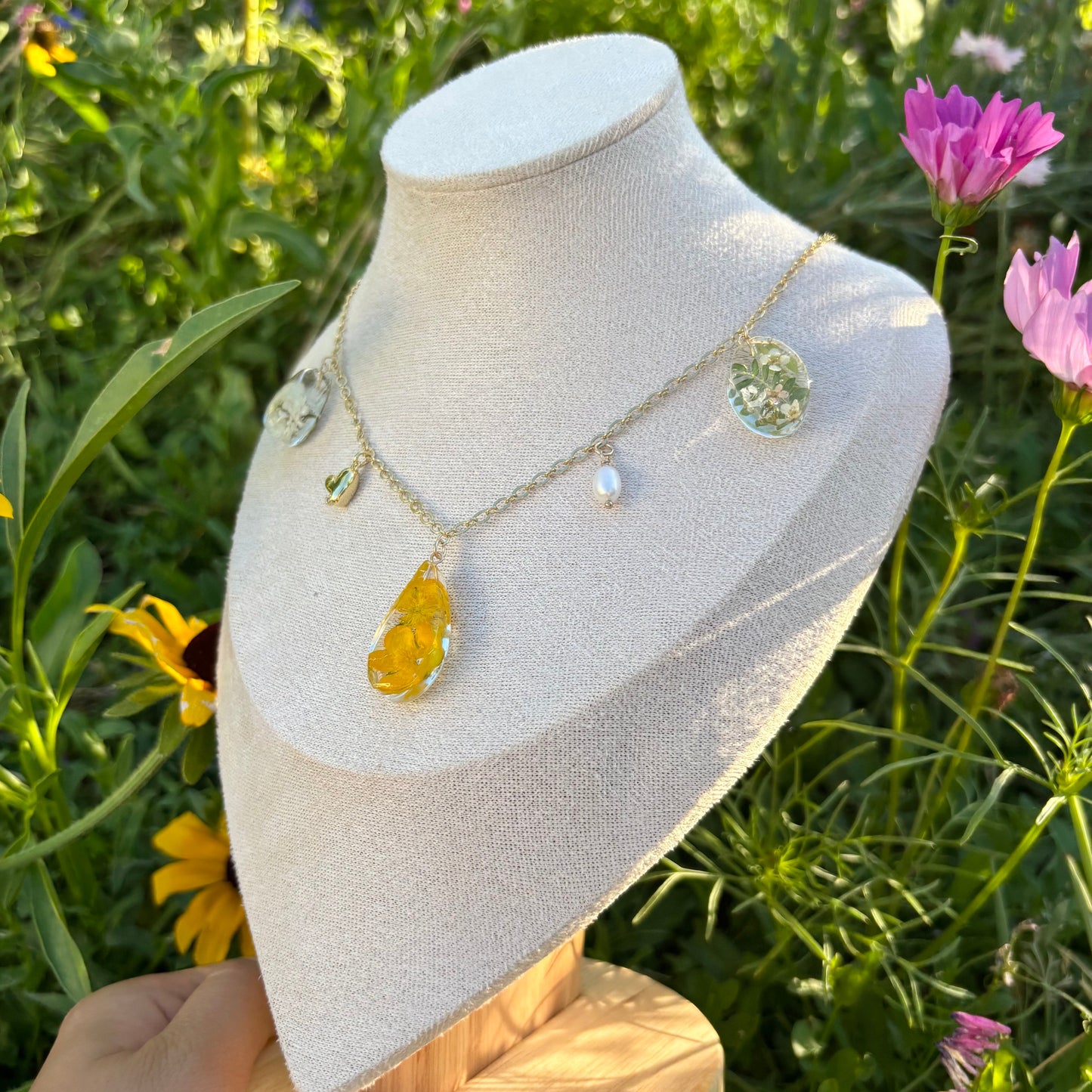 Bulbous buttercup flower garden necklace