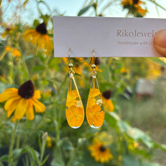Bulbous buttercup flower and white alyssum flowers earrings