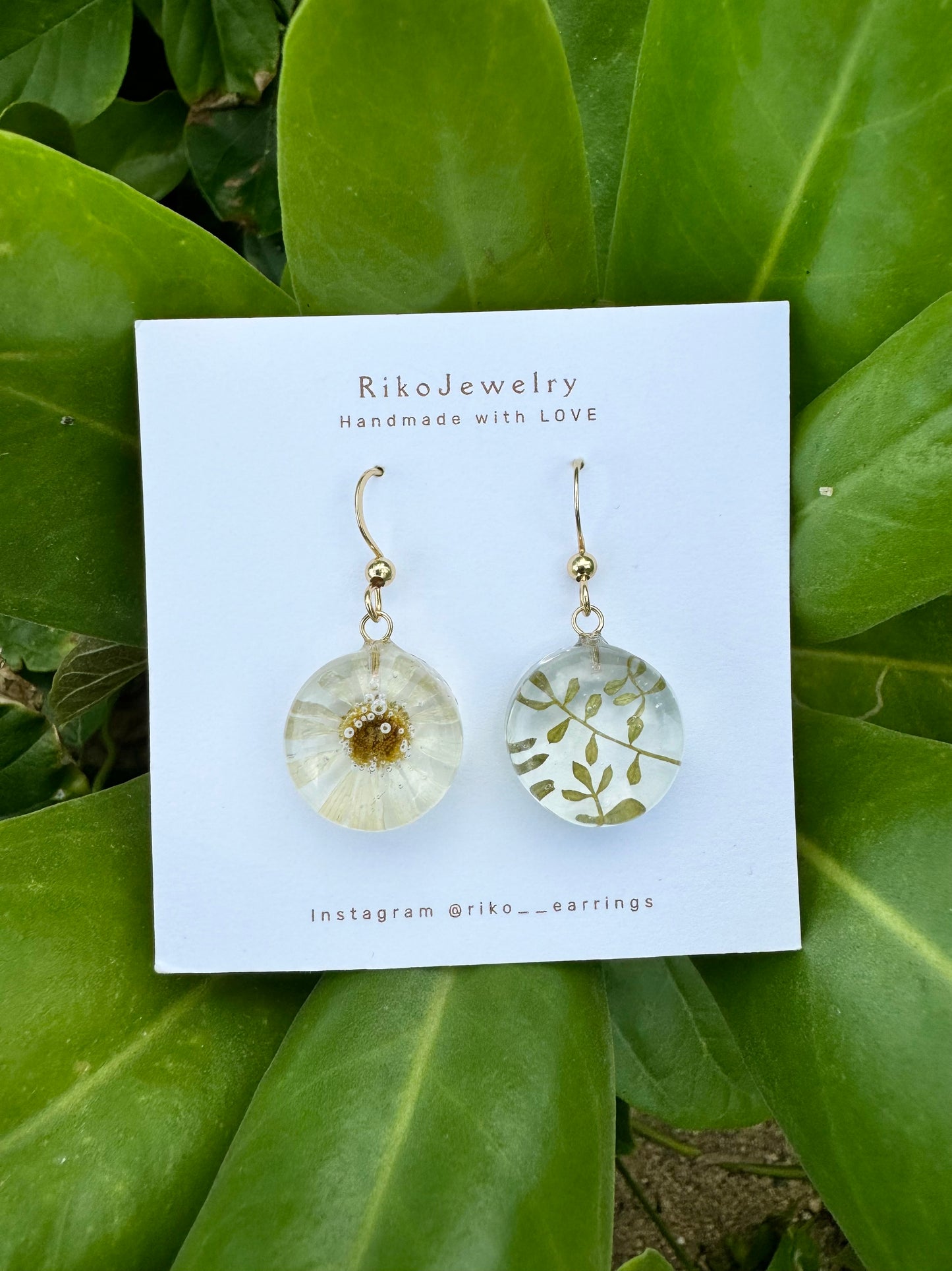 Chamomile and tiny leaf earrings