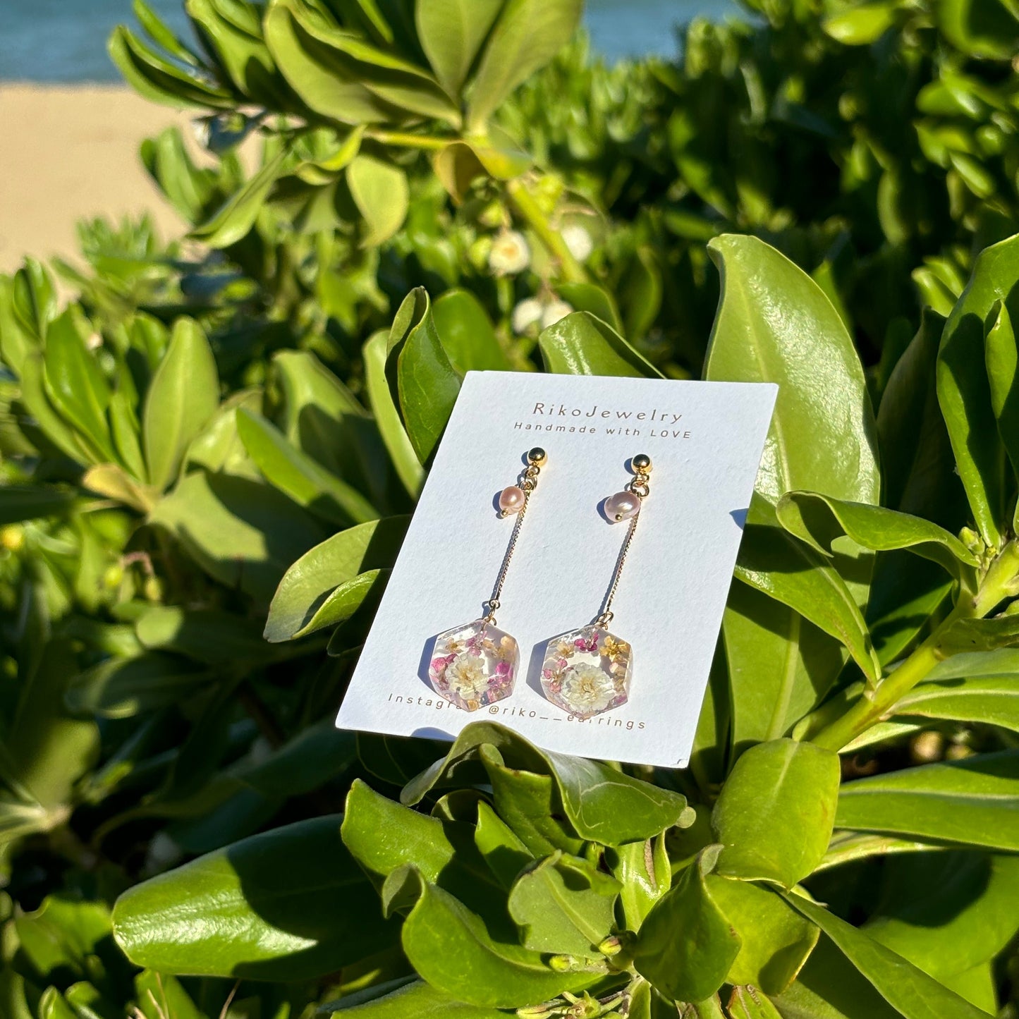 baby's breath and pink alyssums with pearls earrings