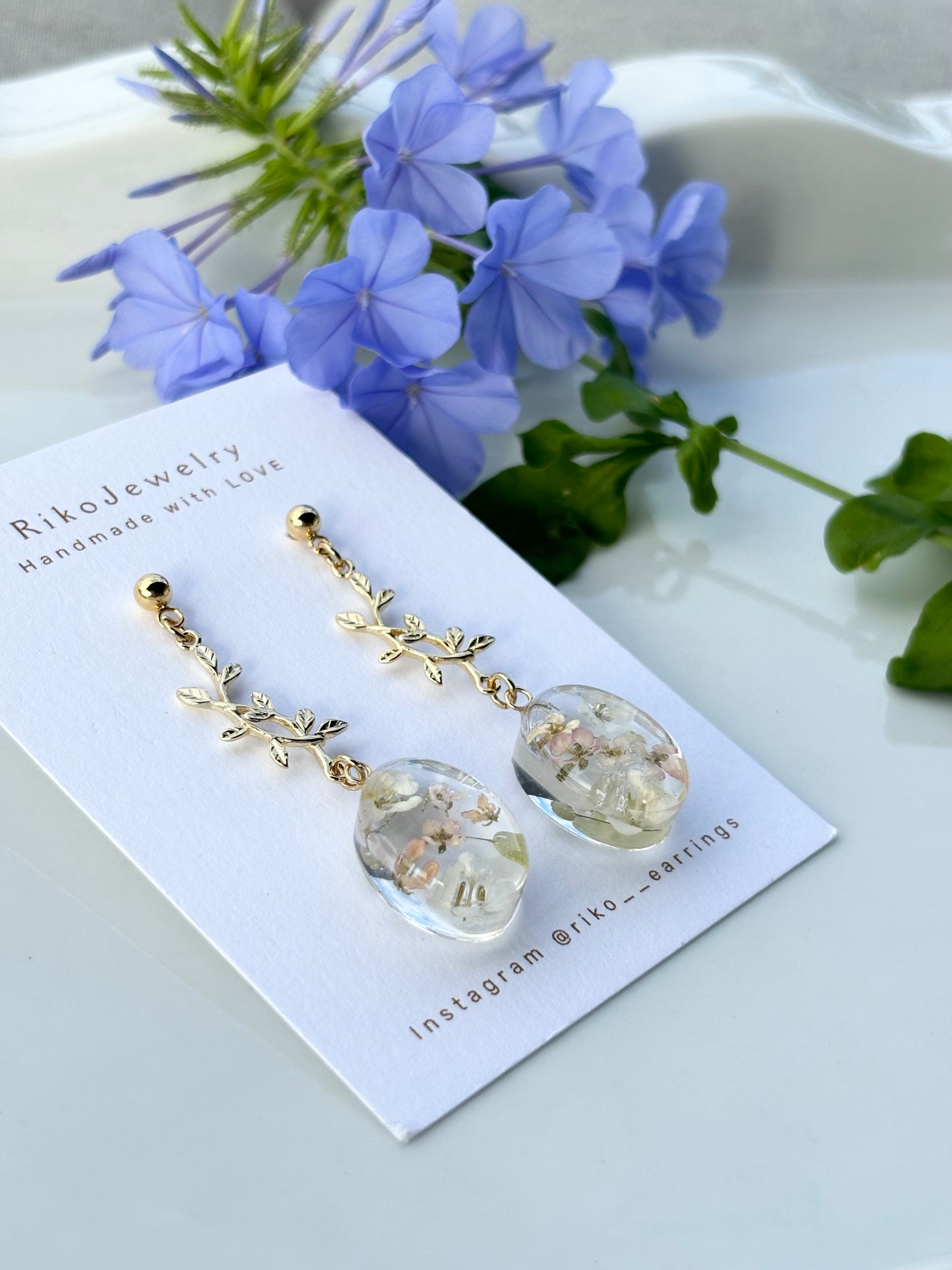 Alyssums and gold charm earrings