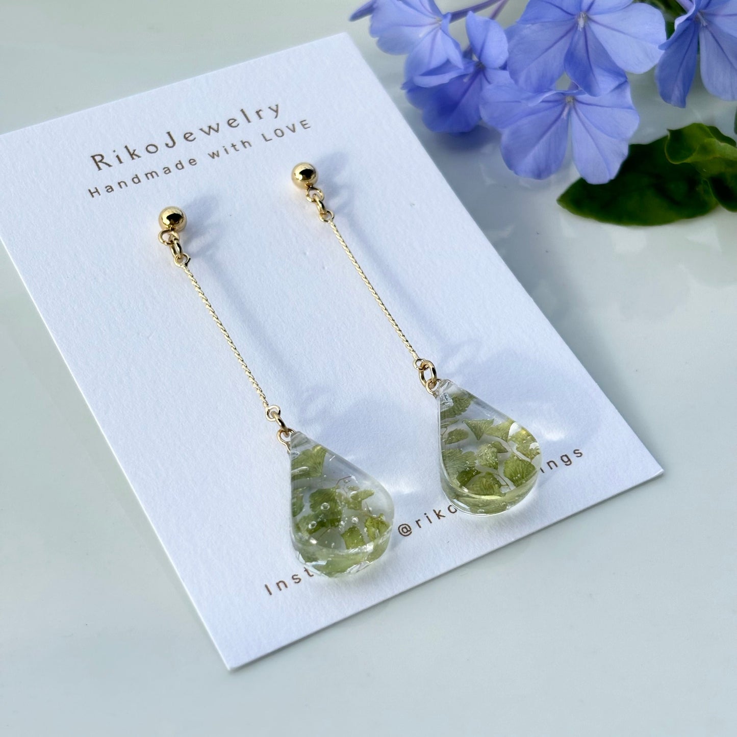 Mini teardrop earrings