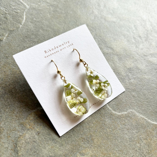 White alyssum's small garden earrings