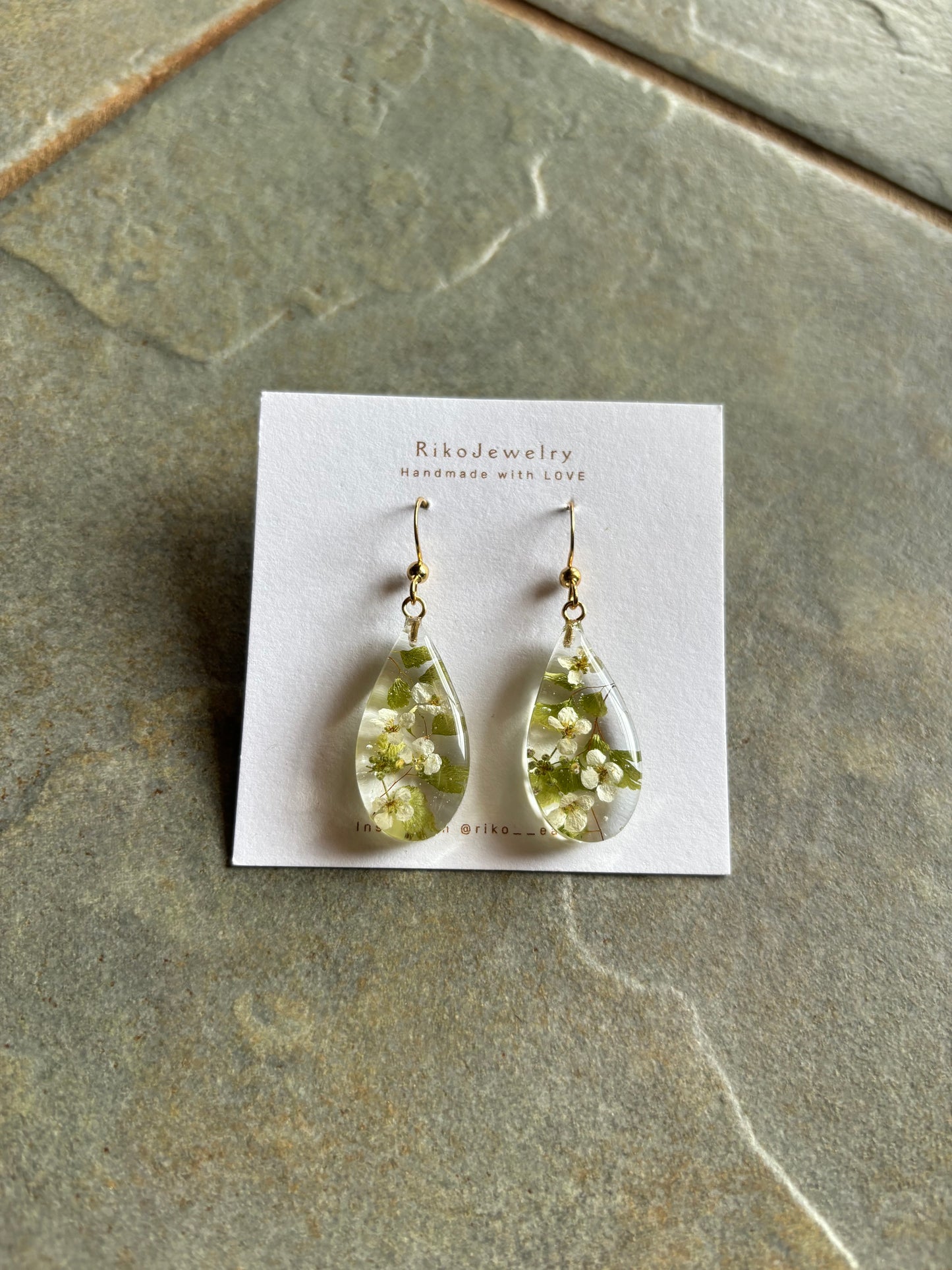 White alyssum's small garden earrings